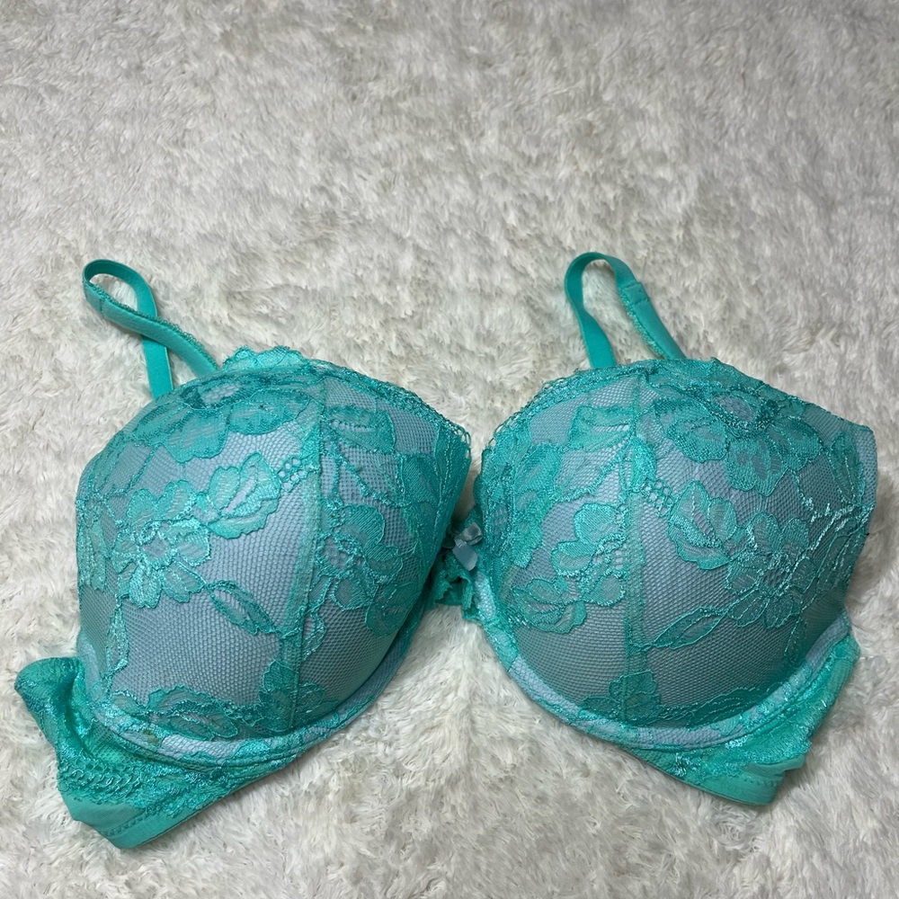36D Victoria's Secret BODY BY VICTORIA PUSH-UP LACE SEXY Bra Padded Underwire